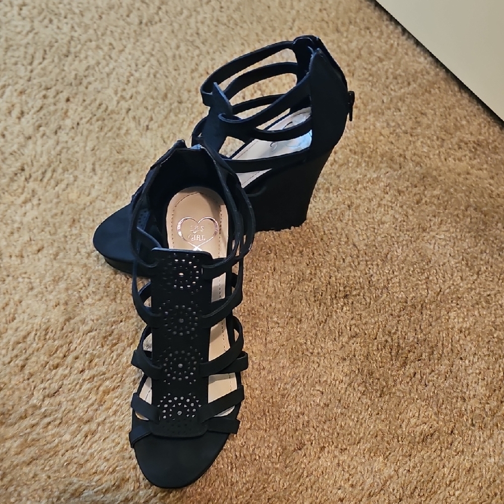 143 Girl Black Wedge Elegance